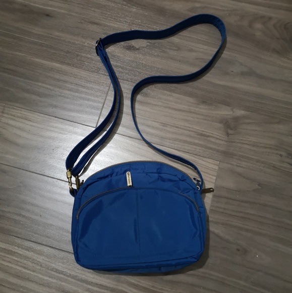Travelon Handbags - Travelon Crossbody Shielded Pocket Bag
